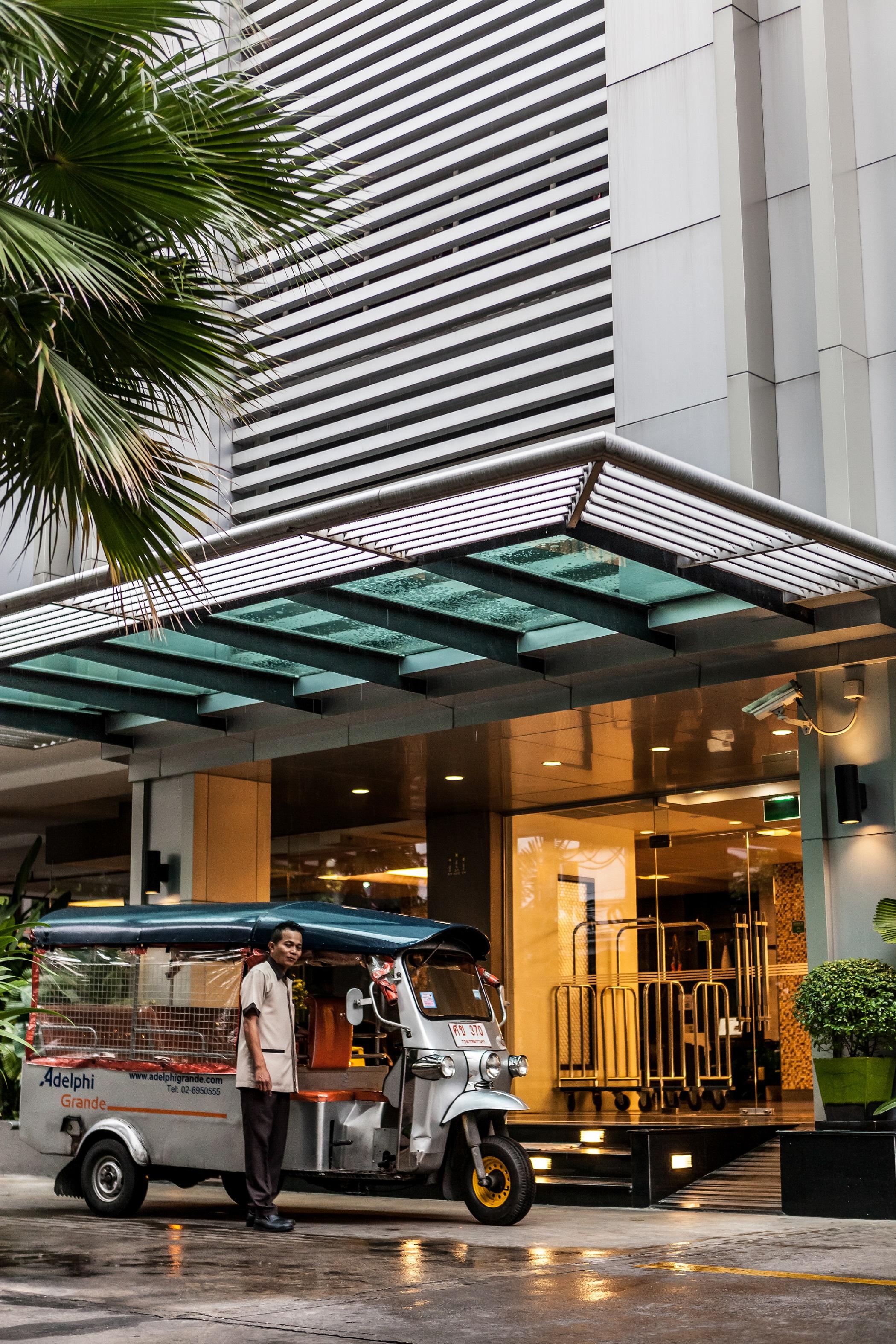 Adelphi Grande Sukhumvit Hotel Bangkok Bagian luar foto